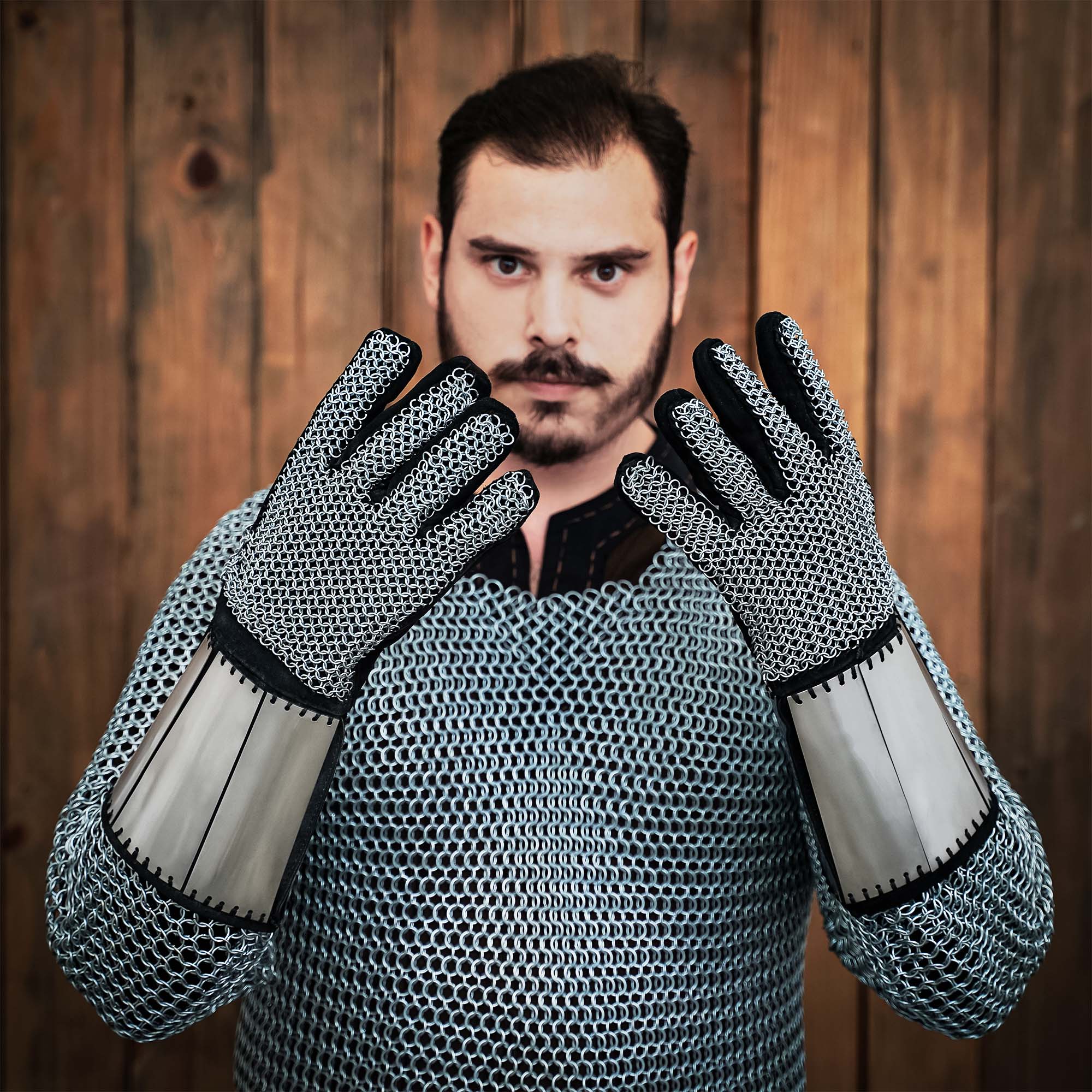 Handcrafted Suede Gloves with Chainmail Design - MedieWorld
