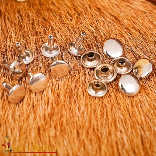 Tich buttons in antique brass and natural - Image 3